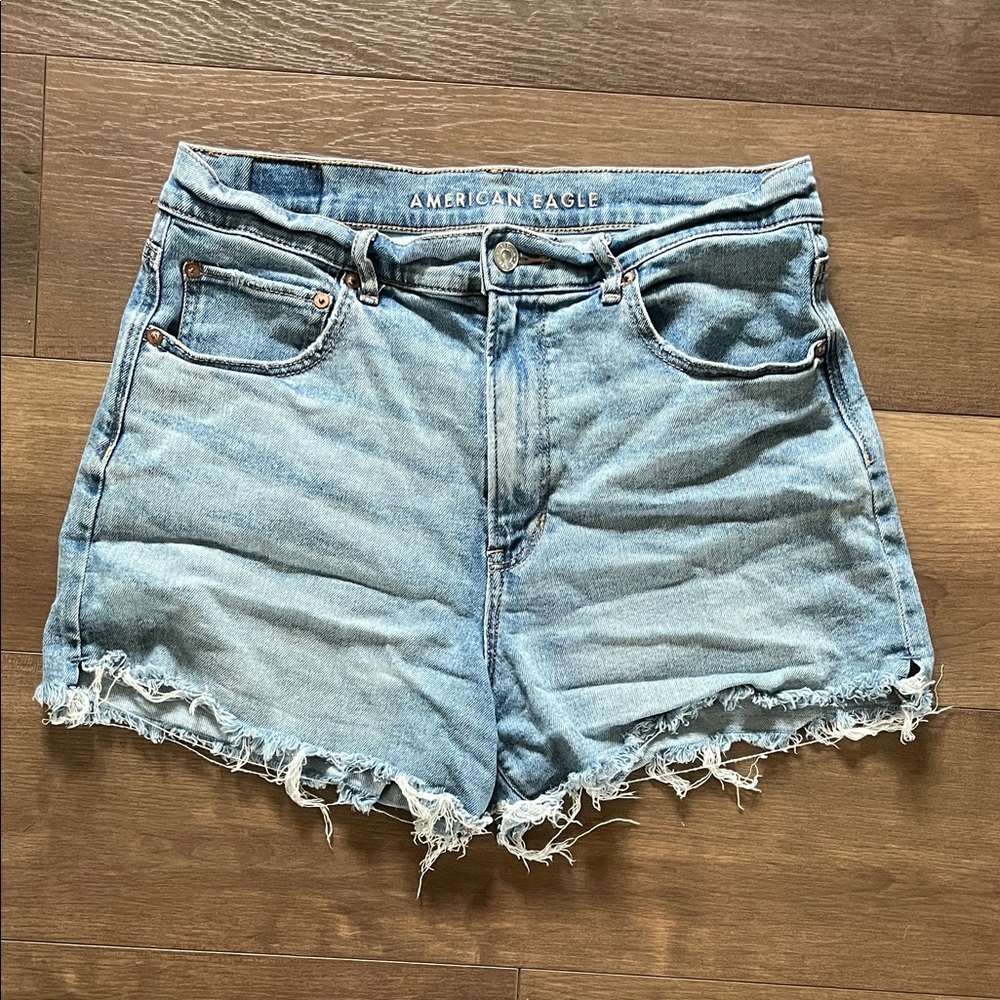 AE 90s boyfriend shorts